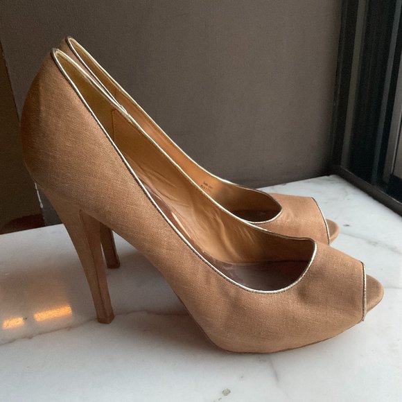 BADGLEY MISHKA Nude Linen  Platform Pumps with Gold Leather Trim - Picture 2 of 6